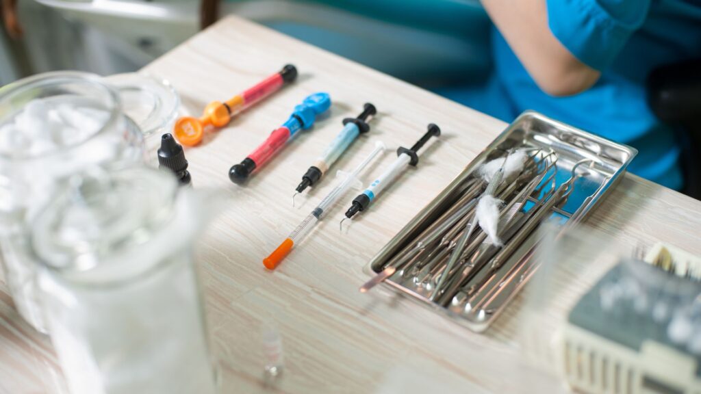 Material y utillaje para cirugía dental en clínica dental de Las Palmas de Gran Canaria