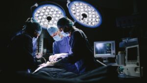 Procedimiento de cirugía dental con anestesia local en clínica dental Las Palmas de Gran Canaria